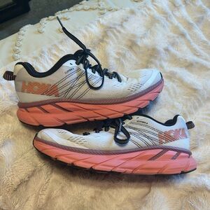 Hoka Clifton 6